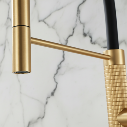 Angelica semi-professionele keukenkraan – uittrekbare spray – geborsteld goud